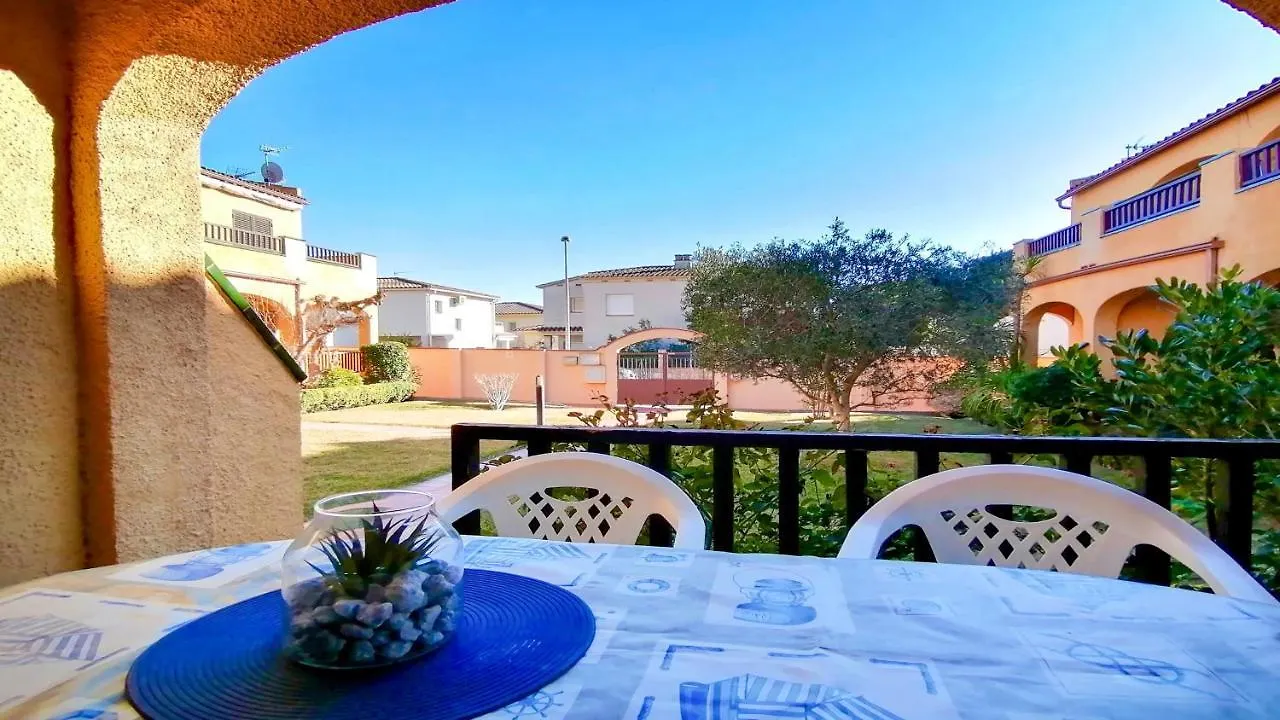 Vacay Apartamento Ibiza, Piscina Y Relax! En La Costa Brava, L'Escala! Ля Эскала